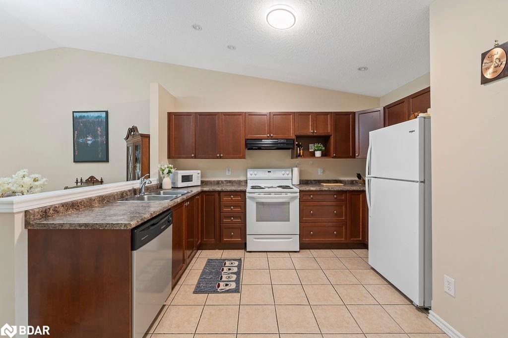 18-510 Queensway W, Simcoe, ON - Indoor Photo Showing Kitchen With Double Sink