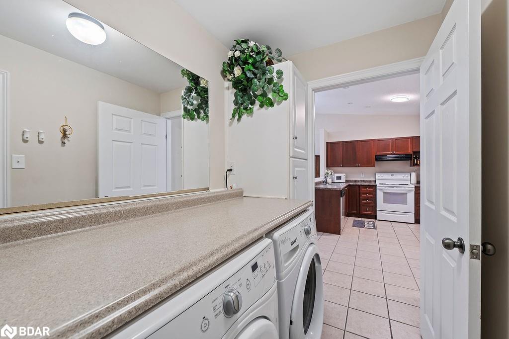 18-510 Queensway W, Simcoe, ON - Indoor Photo Showing Laundry Room