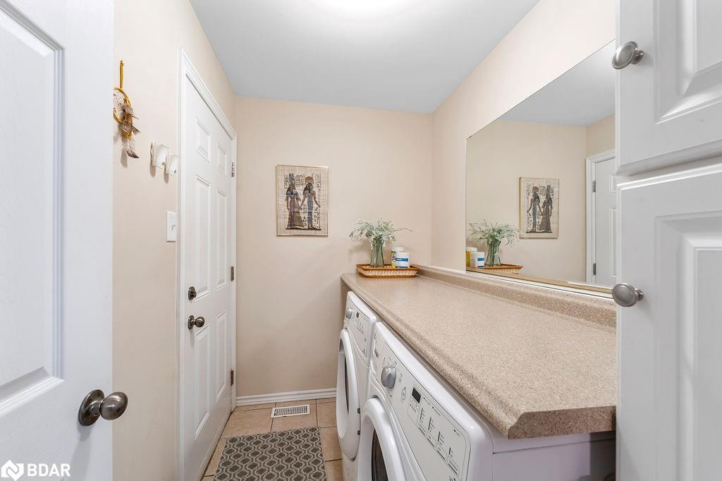 18-510 Queensway W, Simcoe, ON - Indoor Photo Showing Laundry Room