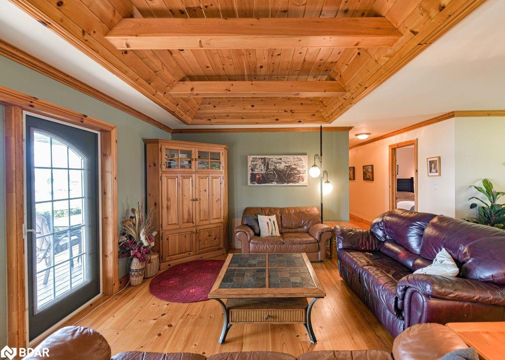 4283 Plum Point Road, Ramara, ON - Indoor Photo Showing Living Room