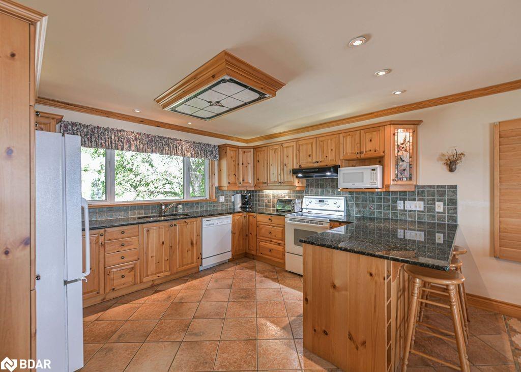 4283 Plum Point Road, Ramara, ON - Indoor Photo Showing Kitchen