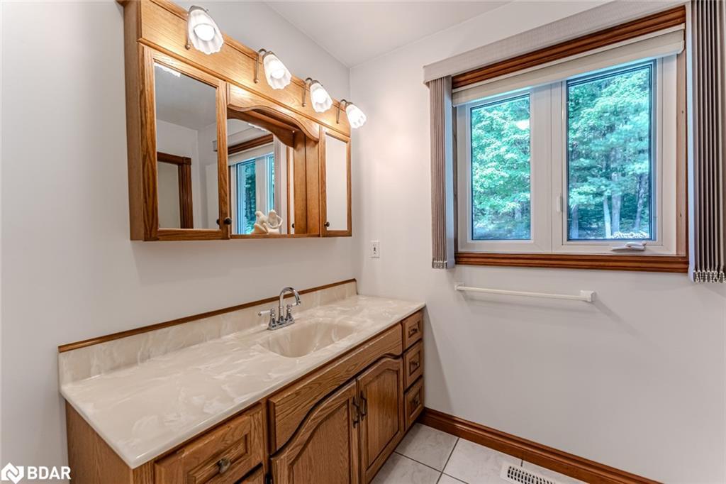 3891 9 Line N, Oro-Medonte, ON - Indoor Photo Showing Bathroom