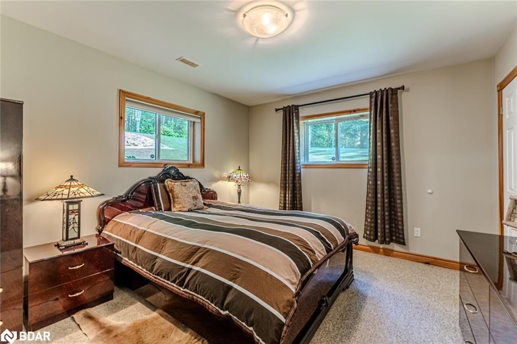 3891 9 Line N, Oro-Medonte, ON - Indoor Photo Showing Bedroom