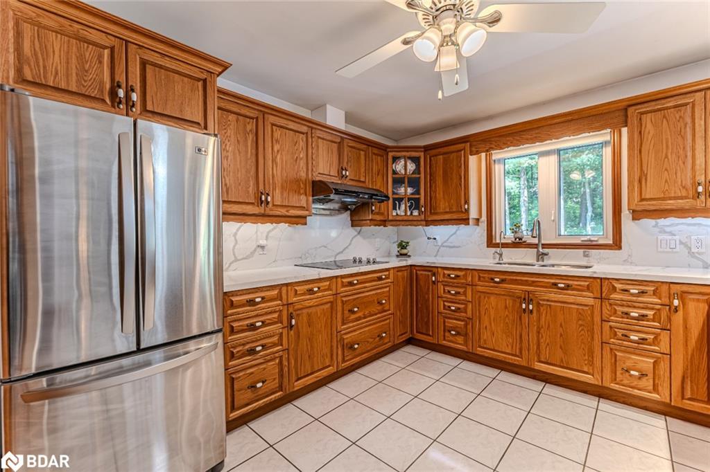 3891 9 Line N, Oro-Medonte, ON - Indoor Photo Showing Kitchen