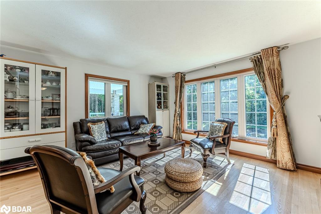 3891 9 Line N, Oro-Medonte, ON - Indoor Photo Showing Living Room