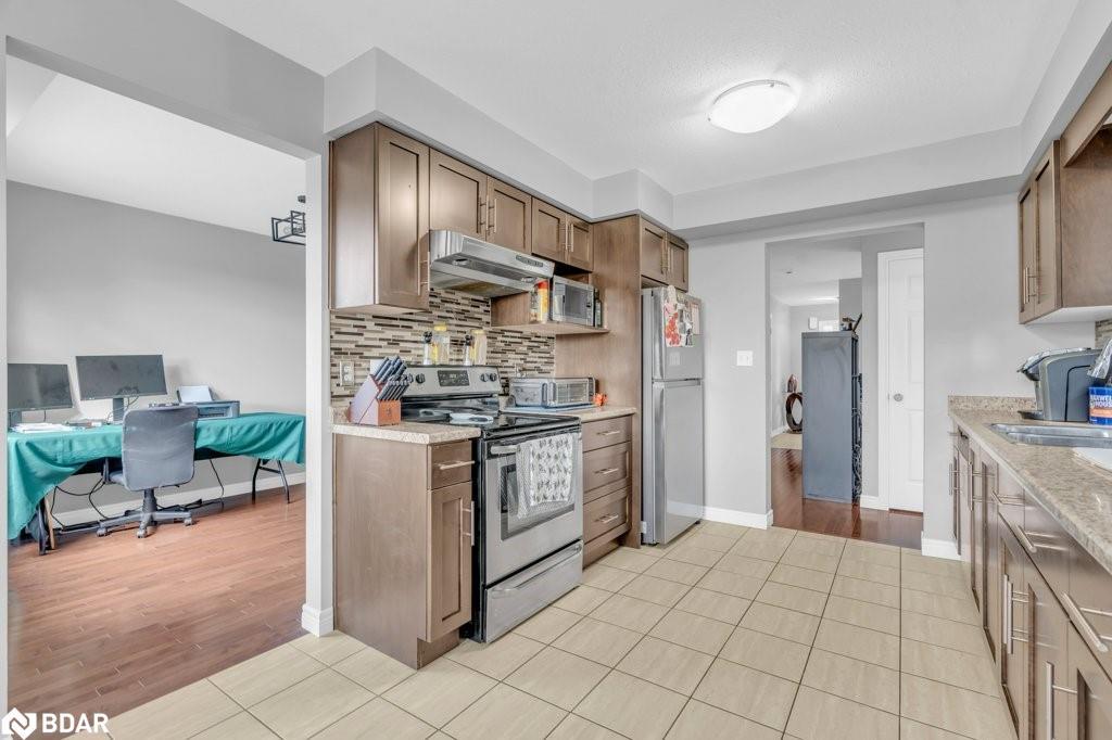 3 Davison Drive Drive, Guelph, ON - Indoor Photo Showing Kitchen With Double Sink