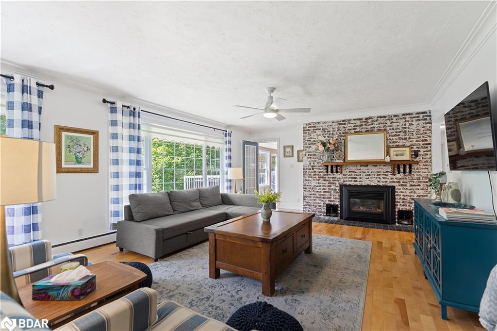443 By-Lock Acres Road, Huntsville, ON - Indoor Photo Showing Living Room With Fireplace