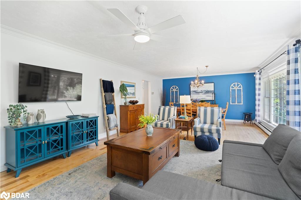 443 By-Lock Acres Road, Huntsville, ON - Indoor Photo Showing Living Room