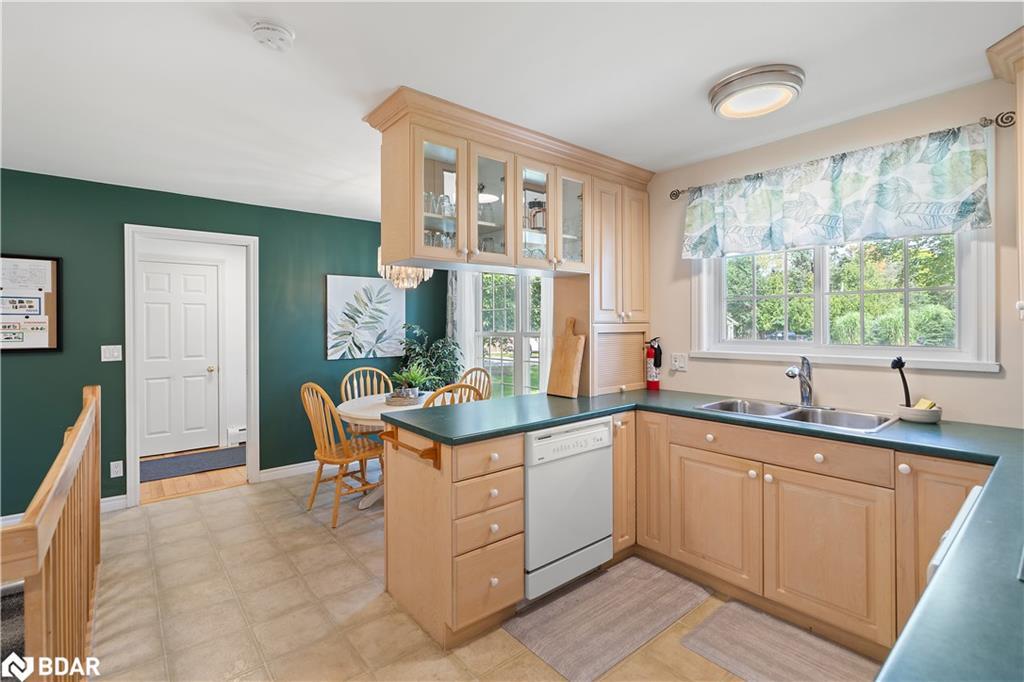 443 By-Lock Acres Road, Huntsville, ON - Indoor Photo Showing Kitchen With Double Sink
