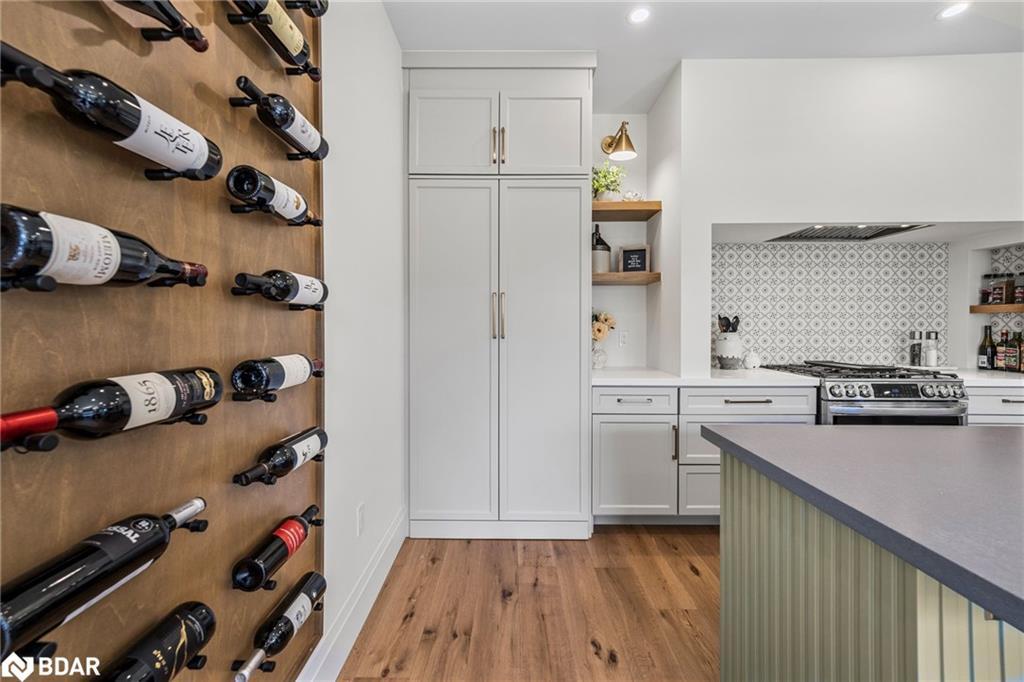 46 Tyndale Road, Barrie, ON - Indoor Photo Showing Kitchen
