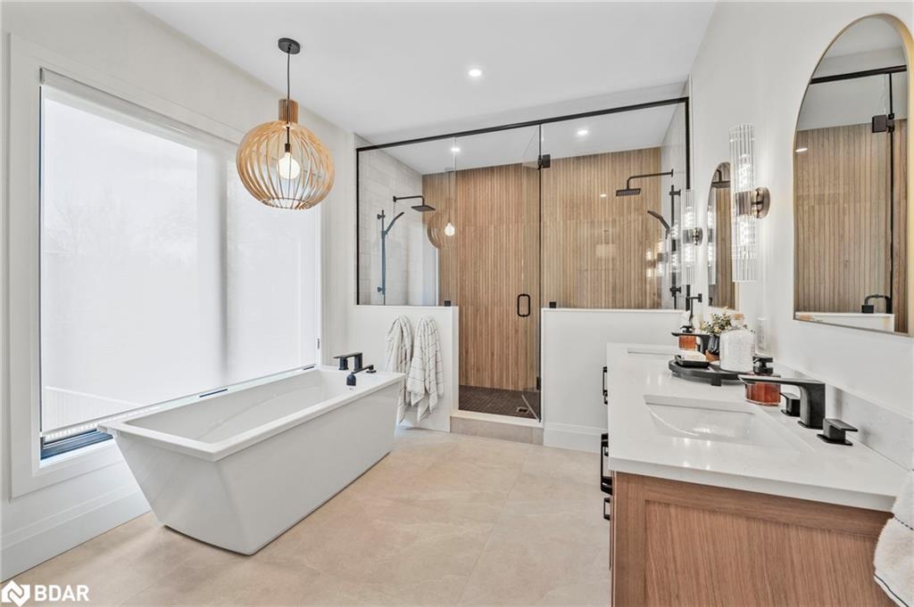 46 Tyndale Road, Barrie, ON - Indoor Photo Showing Bathroom