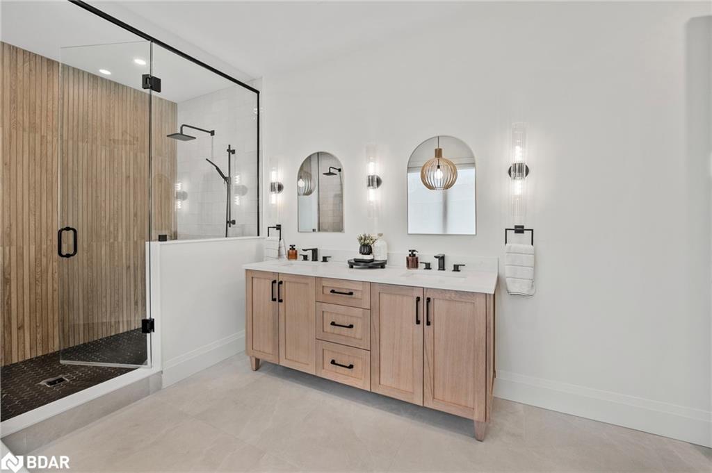 46 Tyndale Road, Barrie, ON - Indoor Photo Showing Bathroom