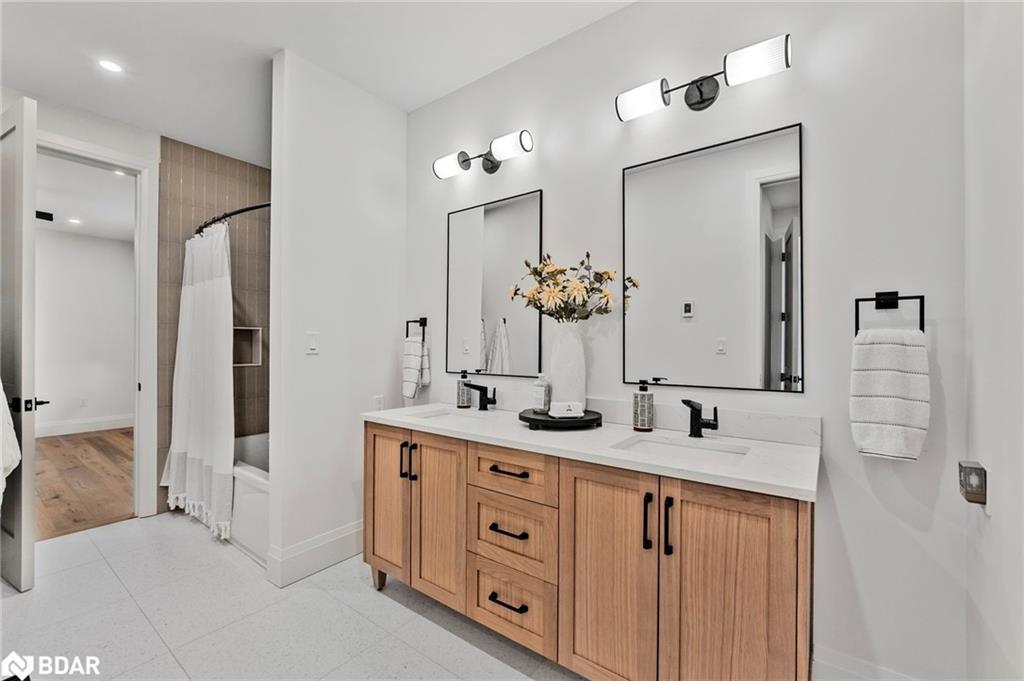 46 Tyndale Road, Barrie, ON - Indoor Photo Showing Other Room