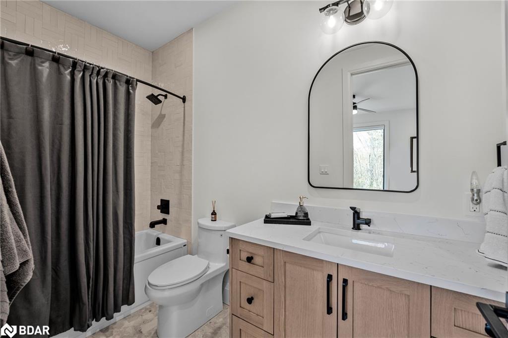 46 Tyndale Road, Barrie, ON - Indoor Photo Showing Bathroom
