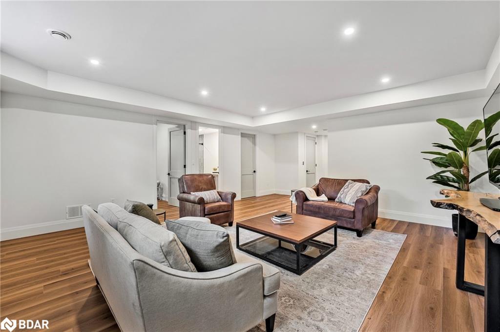 46 Tyndale Road, Barrie, ON - Indoor Photo Showing Living Room