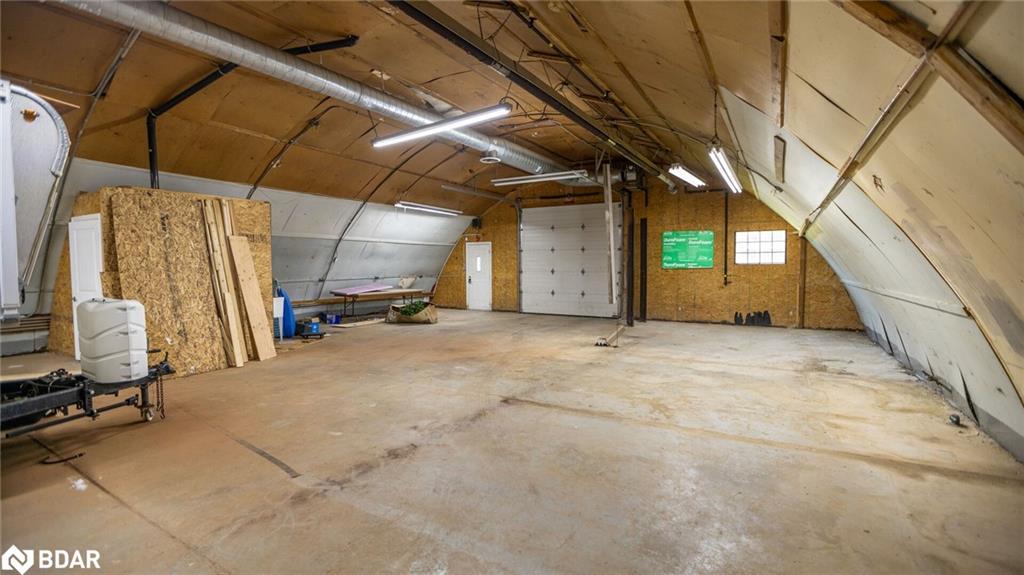 112 Lakeshore Road W, Oro-Medonte, ON - Indoor Photo Showing Garage