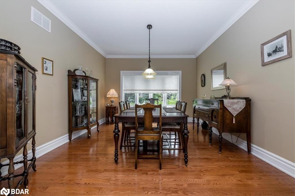 34 Heatherwood Drive, Springwater, ON - Indoor Photo Showing Dining Room