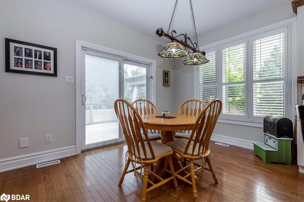 34 Heatherwood Drive, Springwater, ON - Indoor Photo Showing Dining Room