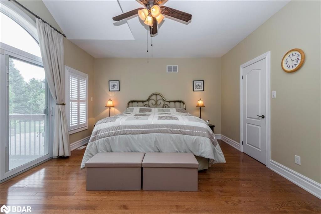 34 Heatherwood Drive, Springwater, ON - Indoor Photo Showing Bedroom