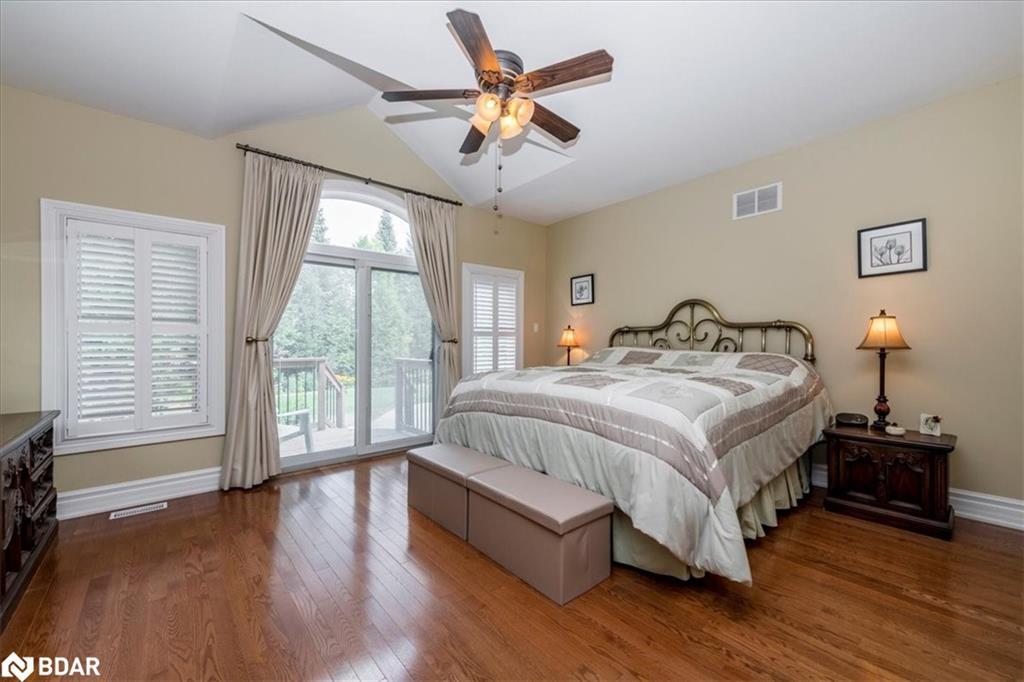 34 Heatherwood Drive, Springwater, ON - Indoor Photo Showing Bedroom
