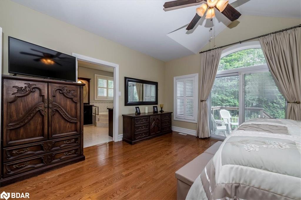 34 Heatherwood Drive, Springwater, ON - Indoor Photo Showing Bedroom