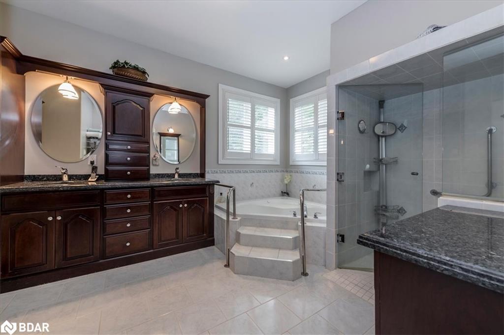 34 Heatherwood Drive, Springwater, ON - Indoor Photo Showing Bathroom