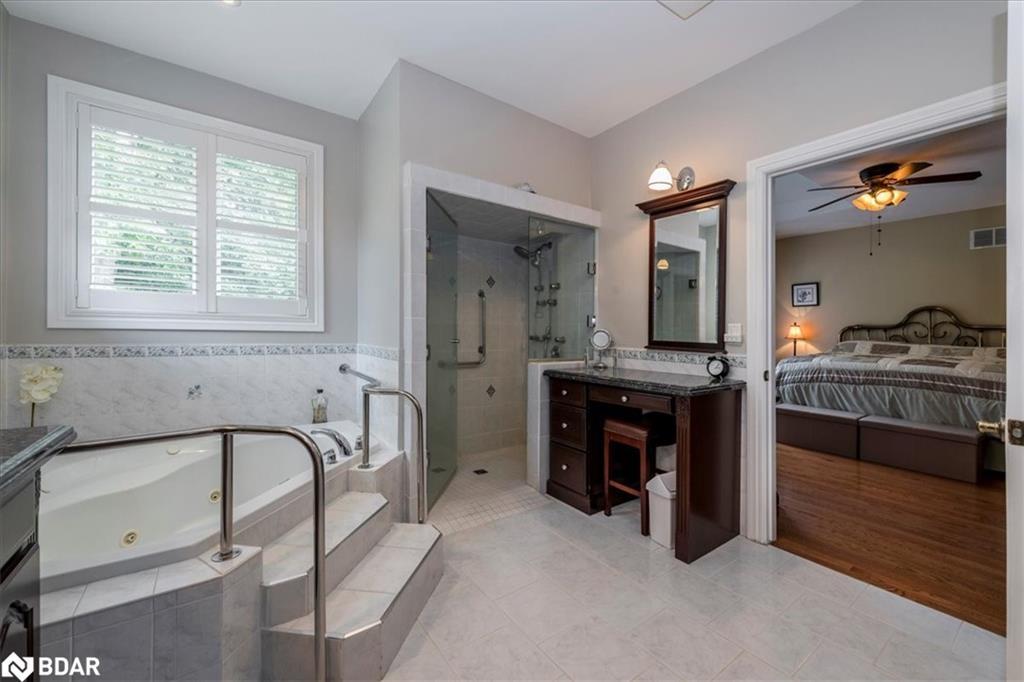 34 Heatherwood Drive, Springwater, ON - Indoor Photo Showing Bedroom