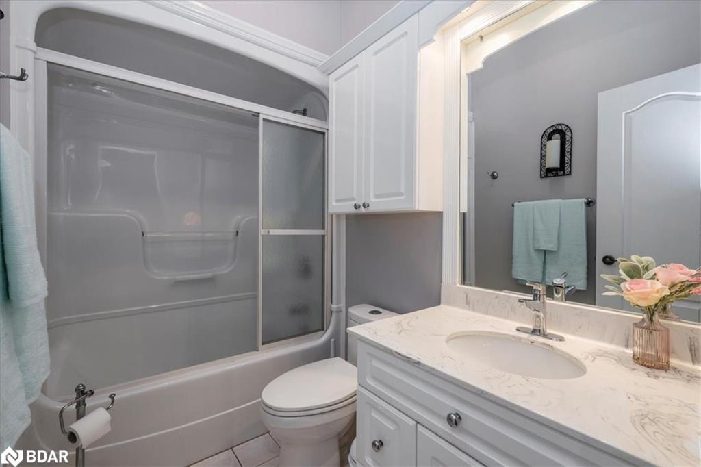 34 Heatherwood Drive, Springwater, ON - Indoor Photo Showing Bathroom