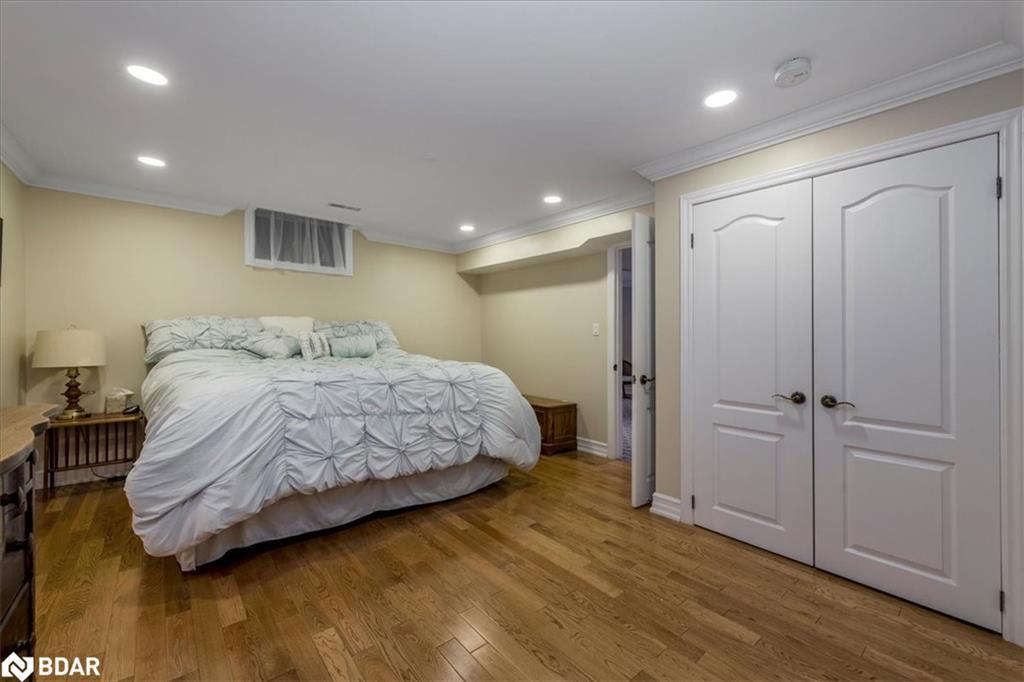 34 Heatherwood Drive, Springwater, ON - Indoor Photo Showing Bedroom