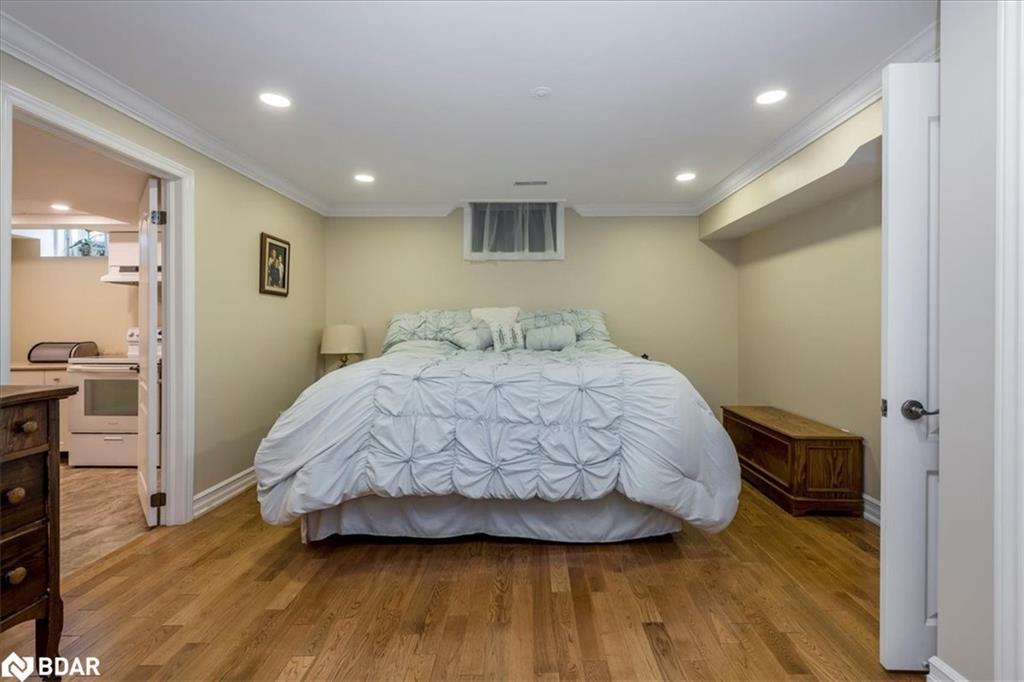 34 Heatherwood Drive, Springwater, ON - Indoor Photo Showing Bedroom