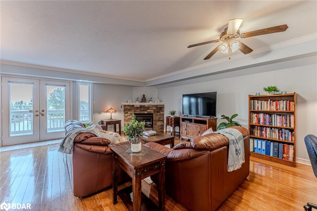 3B-194 River Road E, Wasaga Beach, ON - Indoor Photo Showing Living Room