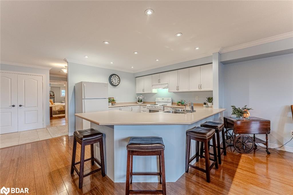 3B-194 River Road E, Wasaga Beach, ON - Indoor Photo Showing Kitchen