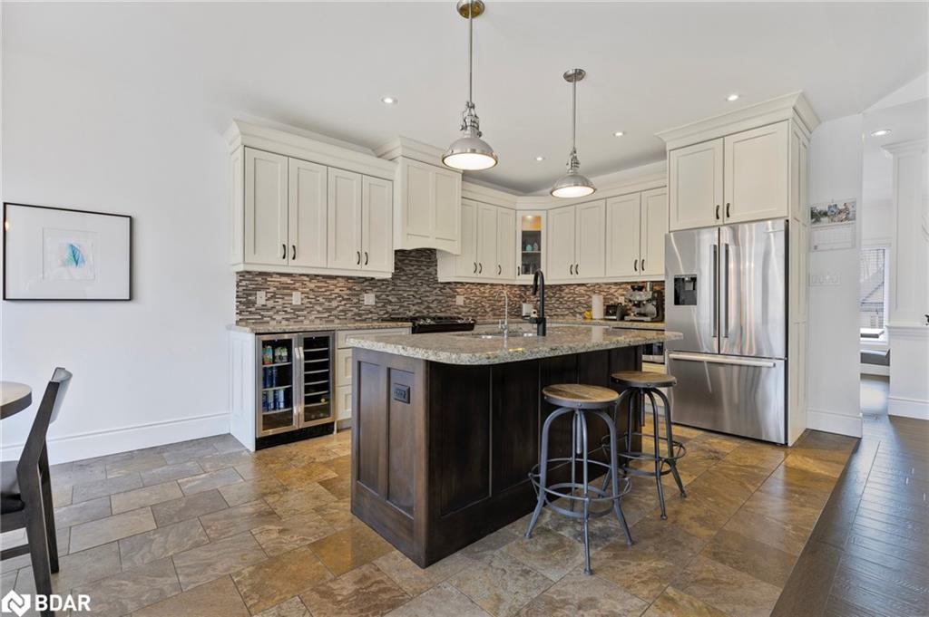 25 Heron Boulevard, Springwater, ON - Indoor Photo Showing Kitchen With Stainless Steel Kitchen With Upgraded Kitchen