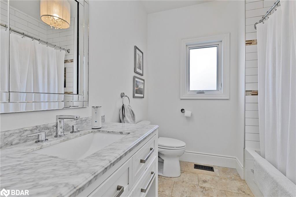 25 Heron Boulevard, Springwater, ON - Indoor Photo Showing Bathroom