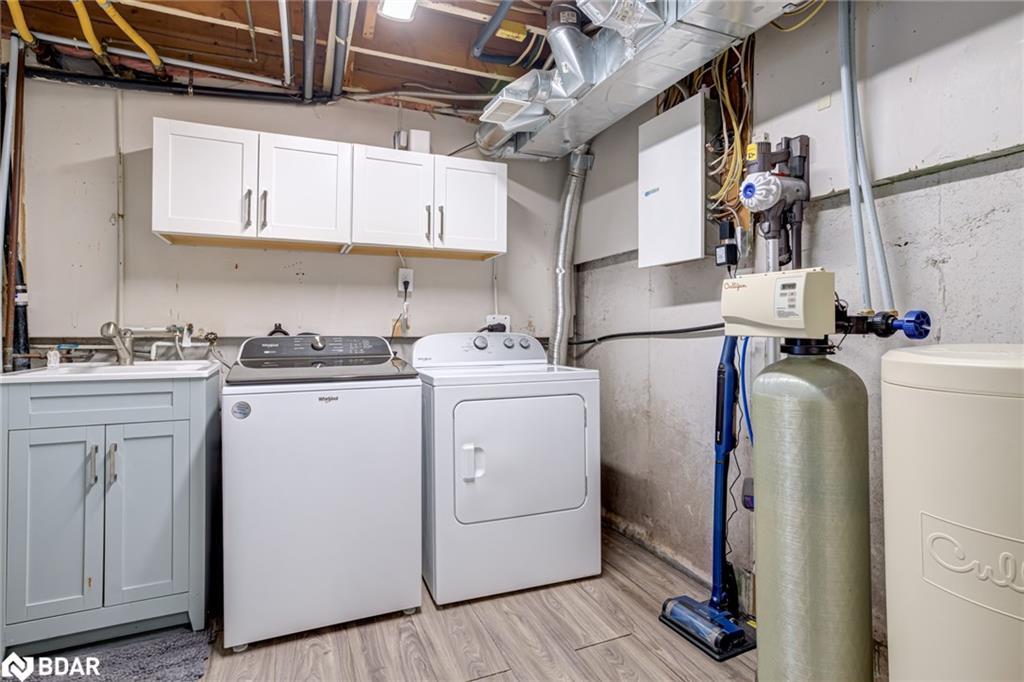 21-135 Chalmers Street, Cambridge, ON - Indoor Photo Showing Laundry Room