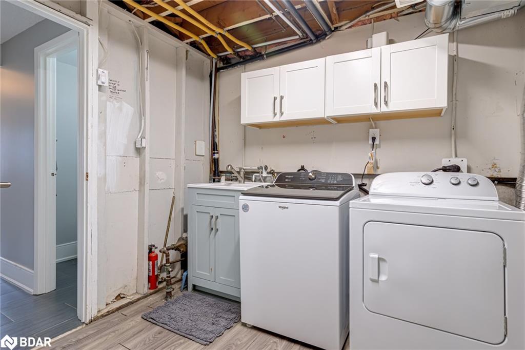 21-135 Chalmers Street, Cambridge, ON - Indoor Photo Showing Laundry Room