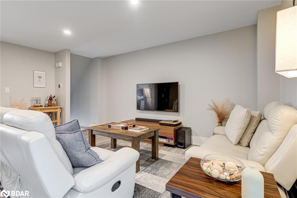 21-135 Chalmers Street, Cambridge, ON - Indoor Photo Showing Living Room