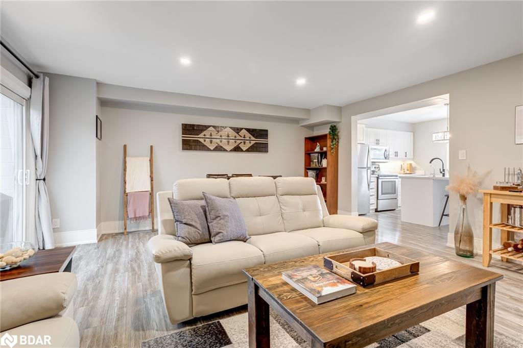 21-135 Chalmers Street, Cambridge, ON - Indoor Photo Showing Living Room