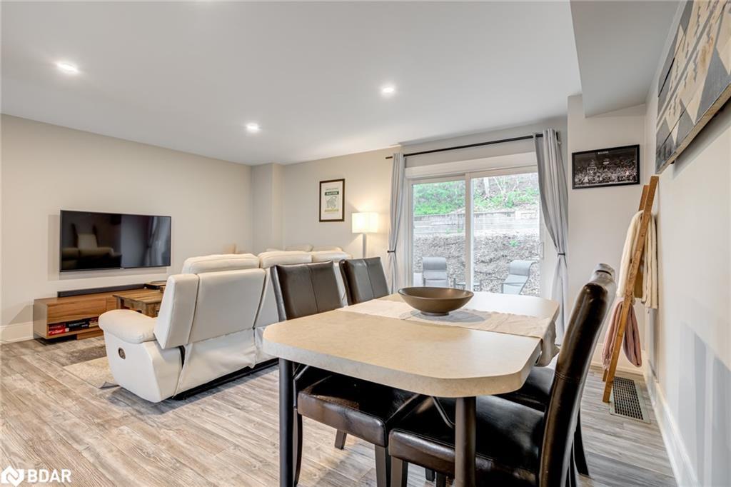 21-135 Chalmers Street, Cambridge, ON - Indoor Photo Showing Dining Room