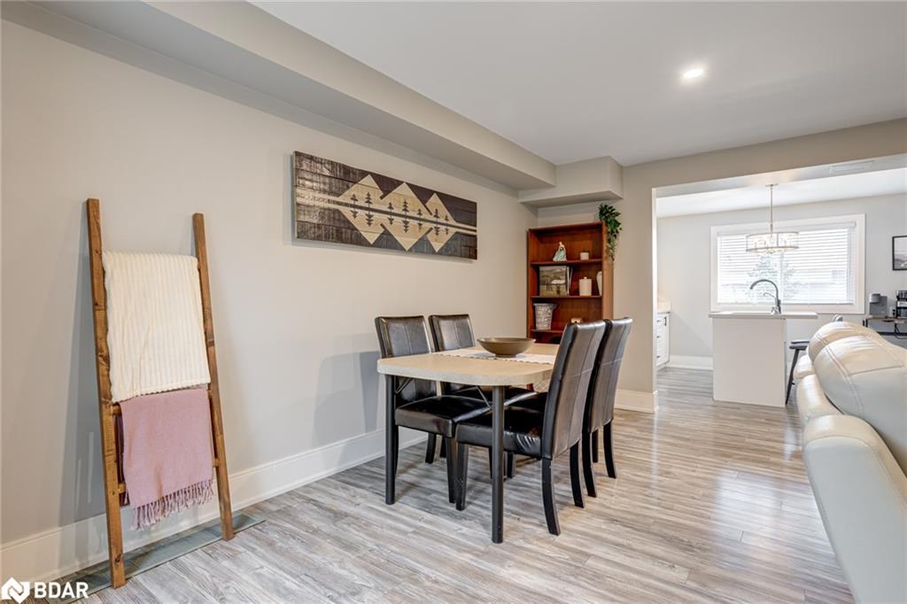 21-135 Chalmers Street, Cambridge, ON - Indoor Photo Showing Dining Room