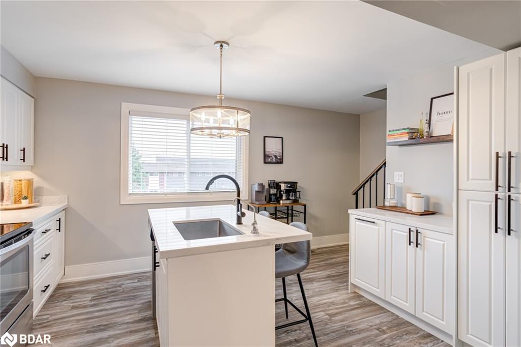 21-135 Chalmers Street, Cambridge, ON - Indoor Photo Showing Kitchen