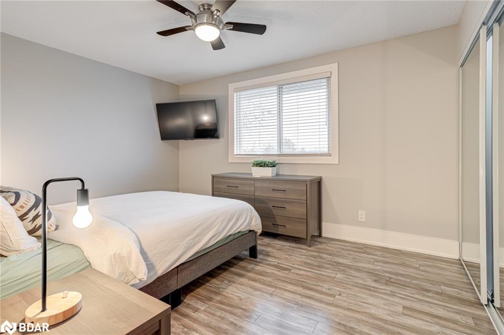 21-135 Chalmers Street, Cambridge, ON - Indoor Photo Showing Bedroom