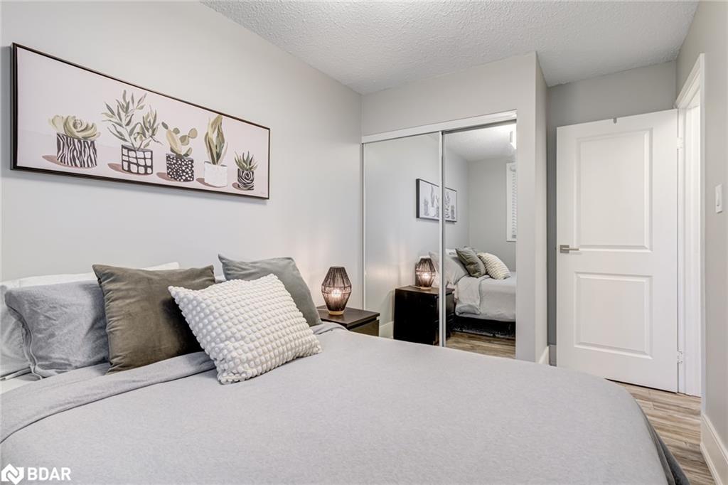 21-135 Chalmers Street, Cambridge, ON - Indoor Photo Showing Bedroom