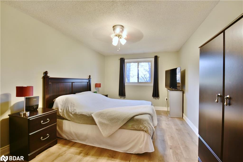 11 Pheasant Trail, Barrie, ON - Indoor Photo Showing Bedroom