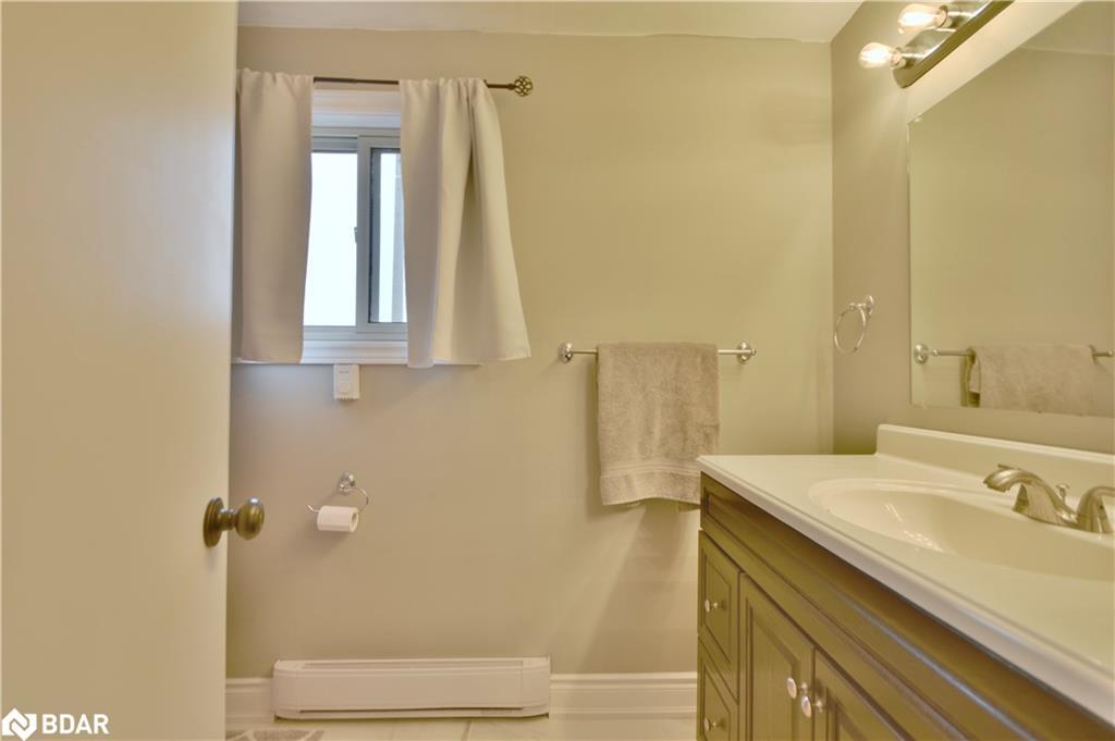 11 Pheasant Trail, Barrie, ON - Indoor Photo Showing Bathroom