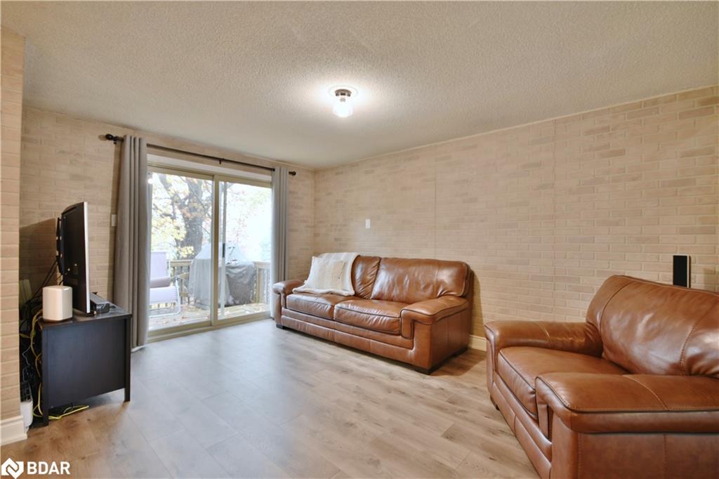 11 Pheasant Trail, Barrie, ON - Indoor Photo Showing Living Room
