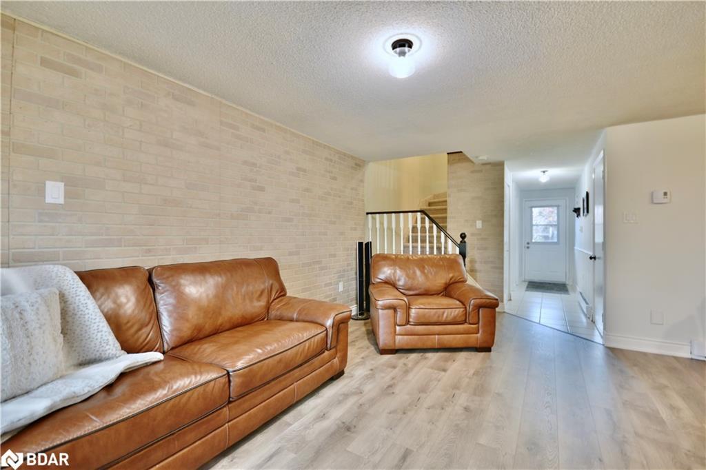 11 Pheasant Trail, Barrie, ON - Indoor Photo Showing Living Room
