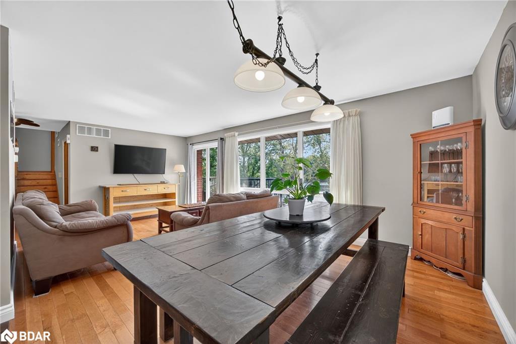 389 Falcon Road, Huntsville, ON - Indoor Photo Showing Dining Room