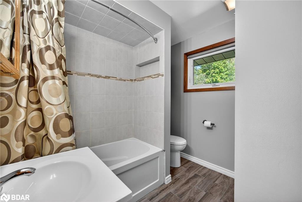 389 Falcon Road, Huntsville, ON - Indoor Photo Showing Bathroom