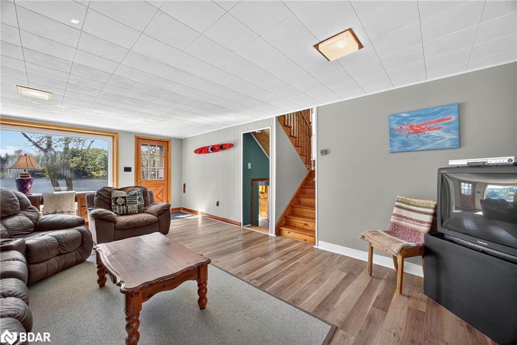 389 Falcon Road, Huntsville, ON - Indoor Photo Showing Living Room